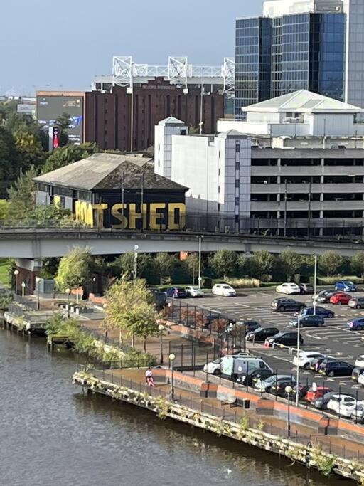 Stunning 2bd / Canal Views & Proximity To Man Utd Apartment Manchester