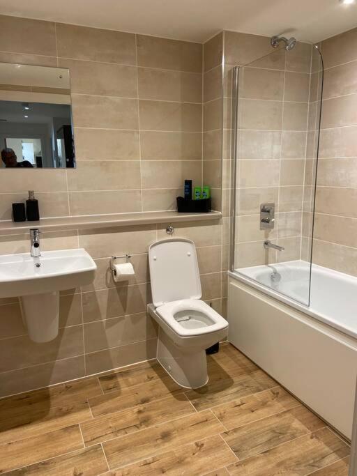 Apartment Stunning 2bd / Canal Views & Proximity To Man Utd