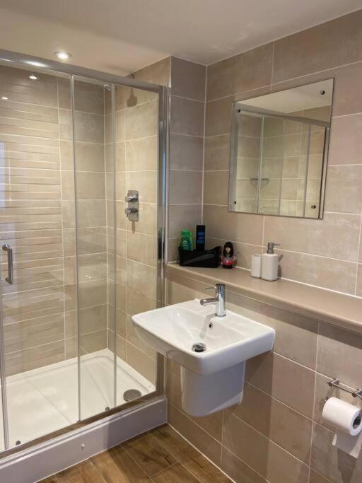 Stunning 2bd / Canal Views & Proximity To Man Utd Apartment